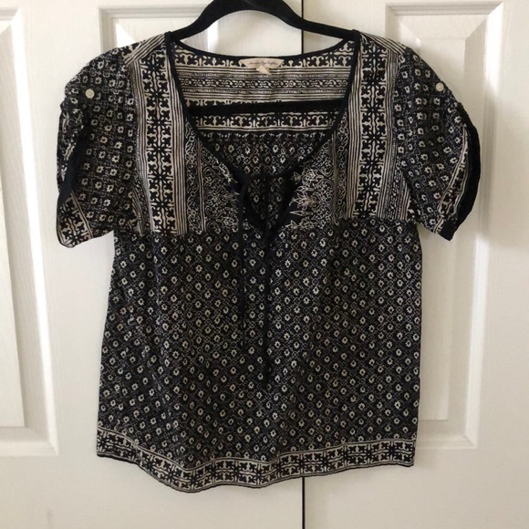 American Eagle Outfitters Tops - Last chance- Navy and Off-White Patterned Blouse